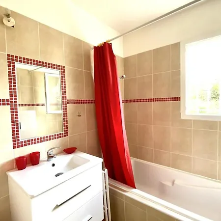 La Gardoise- Swimming Pool And Petanque Court! Villa